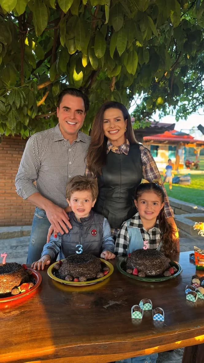 Weslene Melo com a família em aniversário